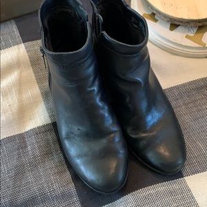 Rosetta soft shoe black ankle boots